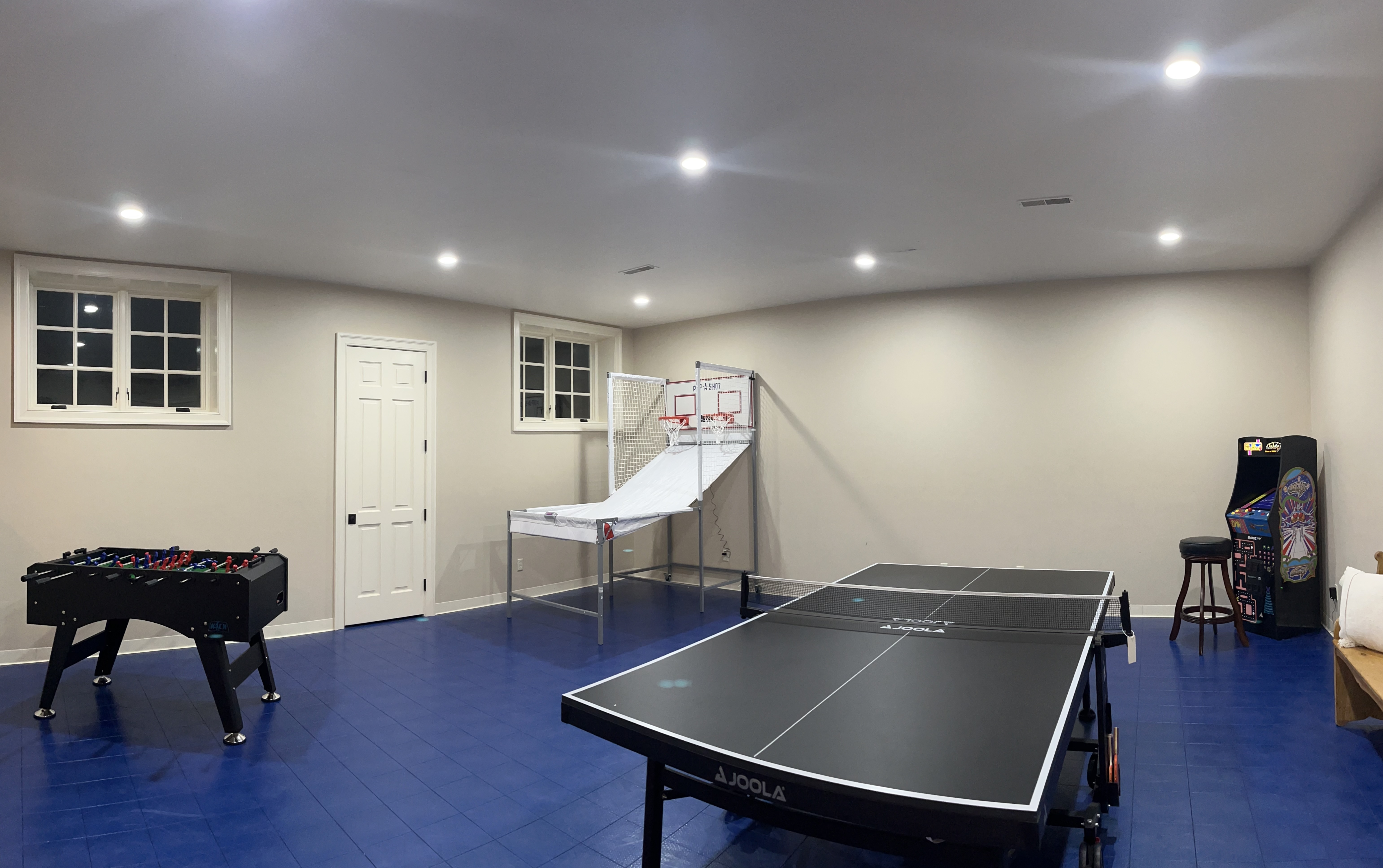 Game room with ping pong and arcade games at Evergreen Manor